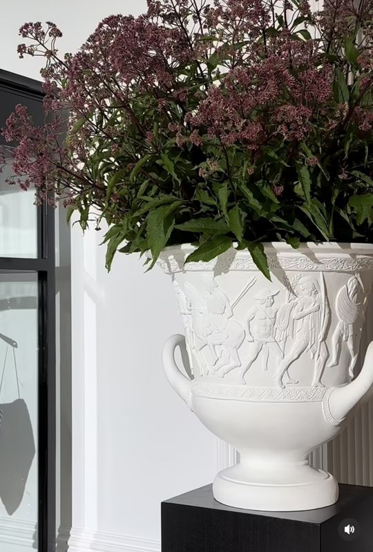 Vase Hydria